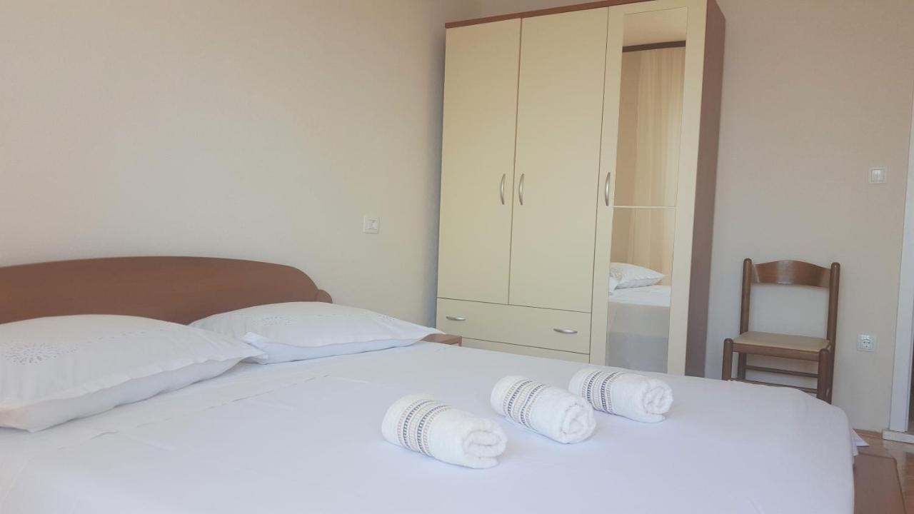 Adriatic Beach Suites Омиш Экстерьер фото