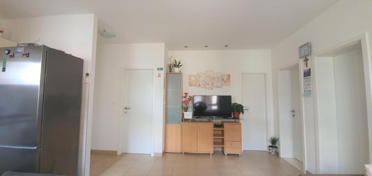 Adriatic Beach Suites Омиш Экстерьер фото