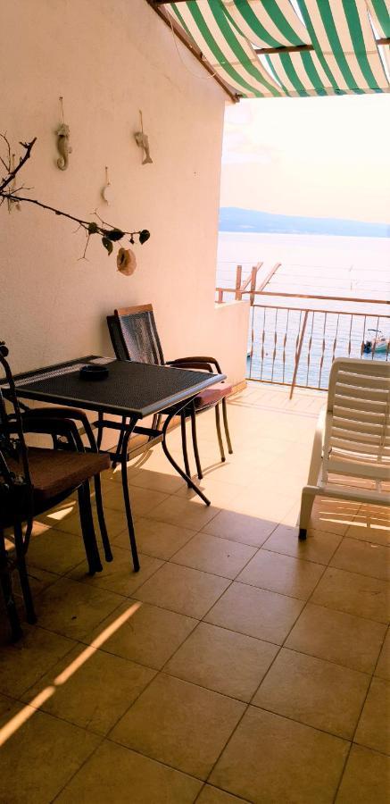 Adriatic Beach Suites Омиш Экстерьер фото