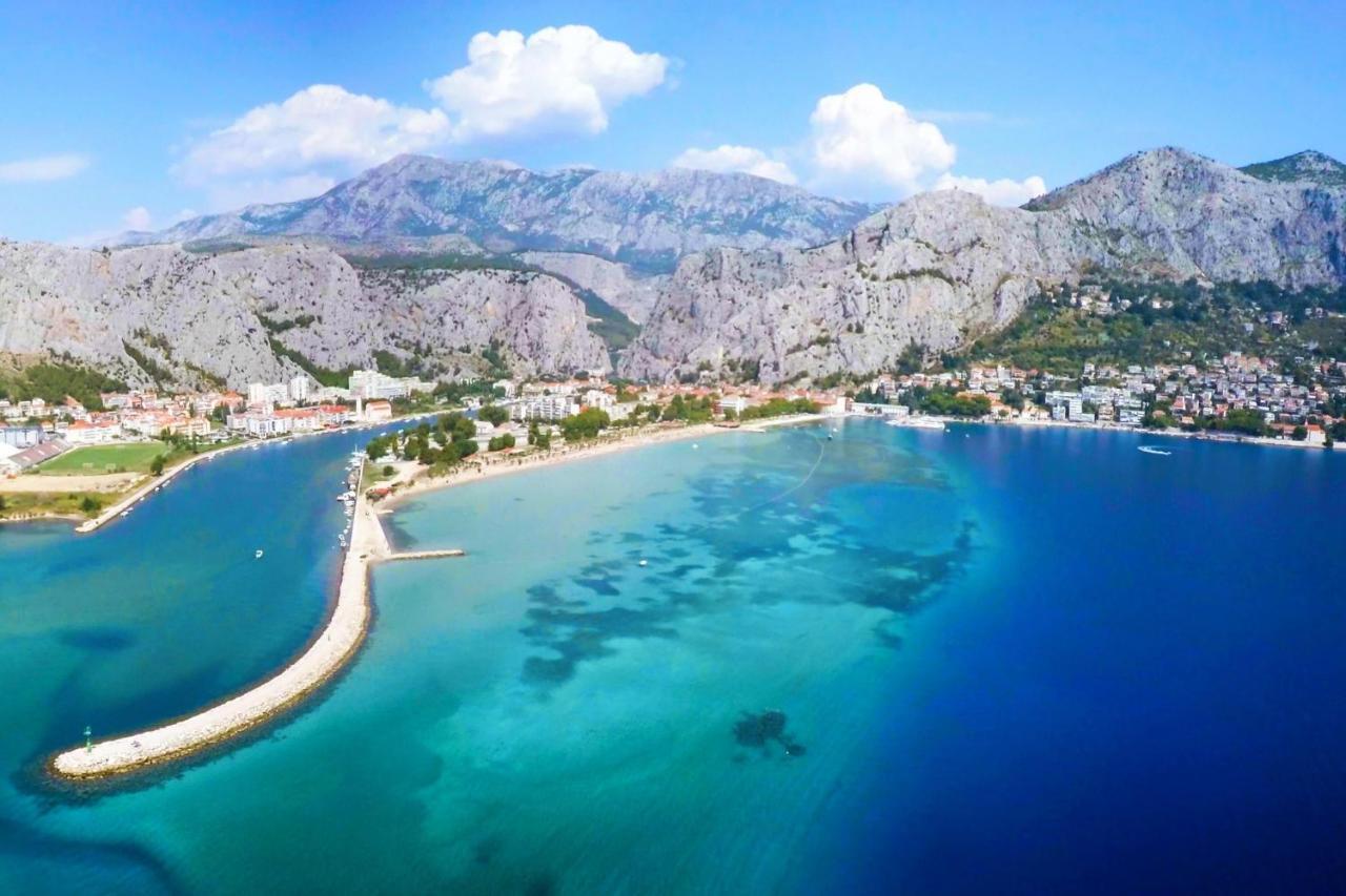 Adriatic Beach Suites Омиш Экстерьер фото