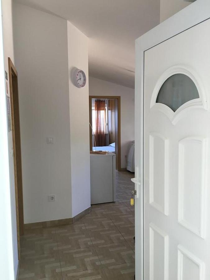 Adriatic Beach Suites Омиш Экстерьер фото