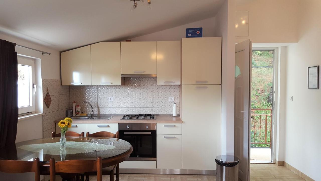 Adriatic Beach Suites Омиш Экстерьер фото