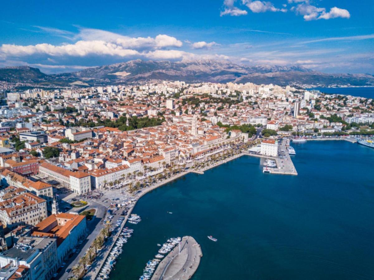 Adriatic Beach Suites Омиш Экстерьер фото