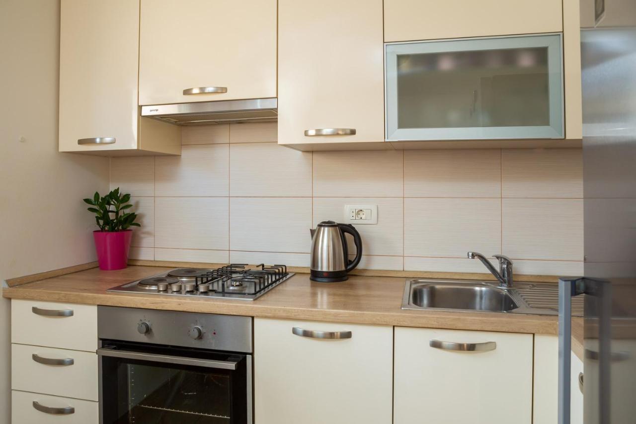 Adriatic Beach Suites Омиш Экстерьер фото