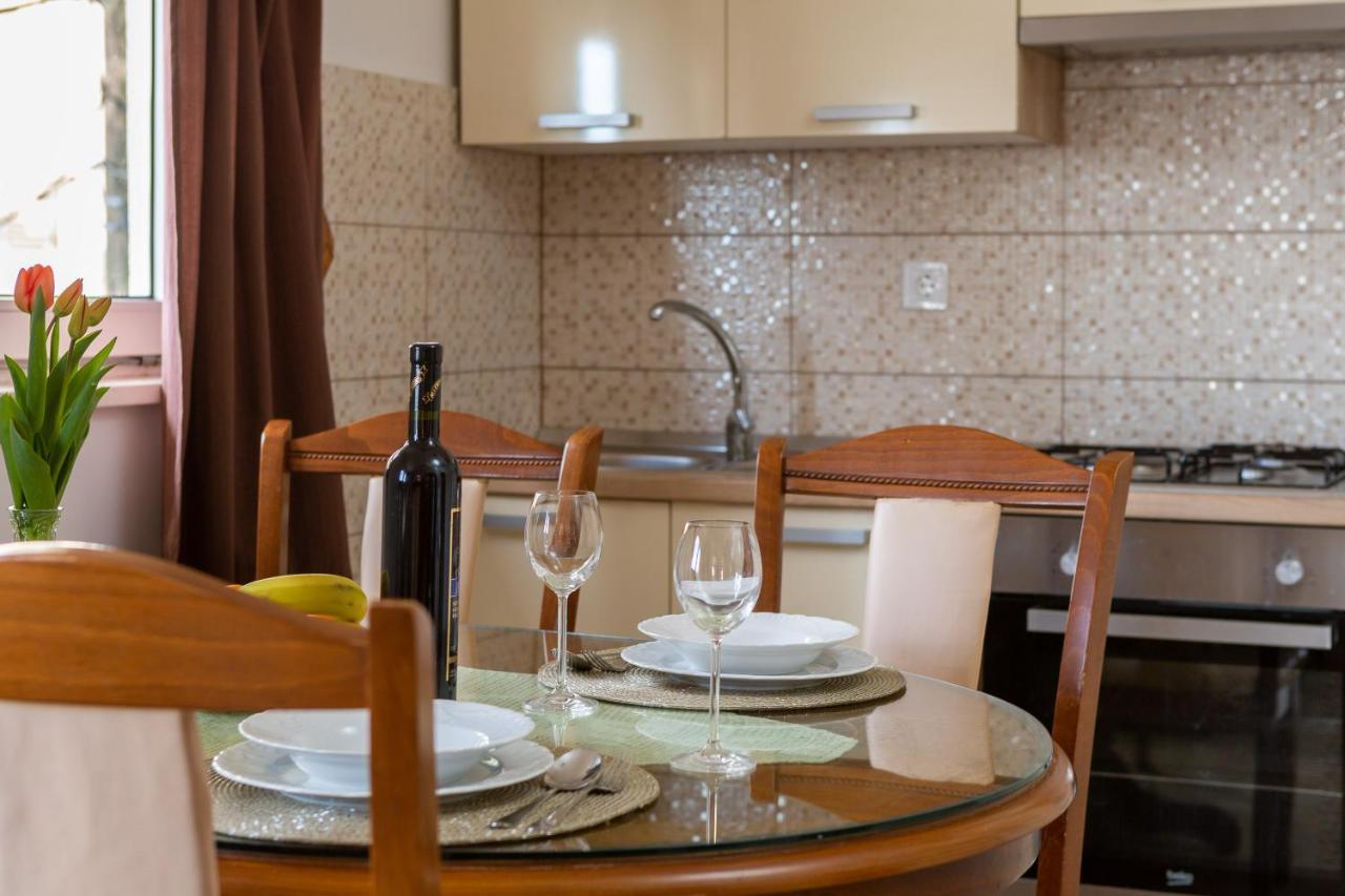 Adriatic Beach Suites Омиш Экстерьер фото