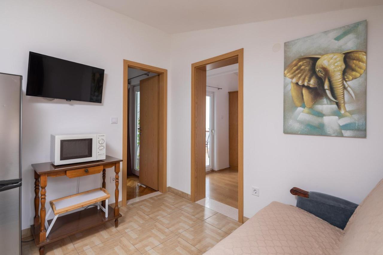 Adriatic Beach Suites Омиш Экстерьер фото