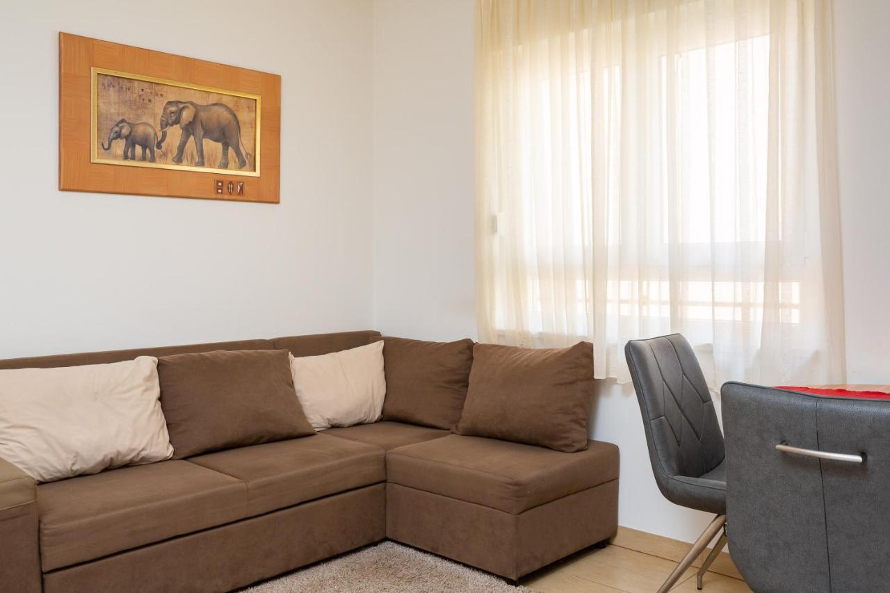 Adriatic Beach Suites Омиш Экстерьер фото