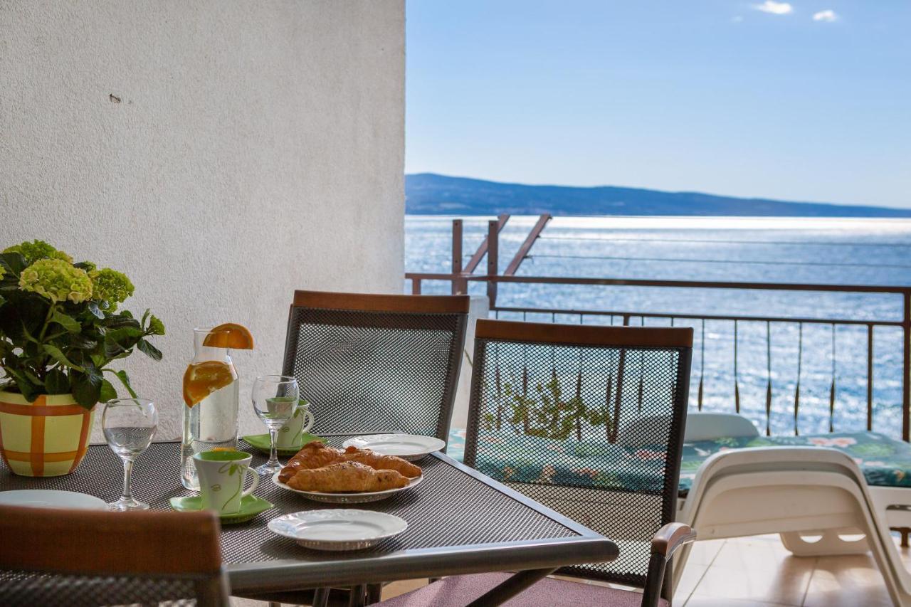 Adriatic Beach Suites Омиш Экстерьер фото