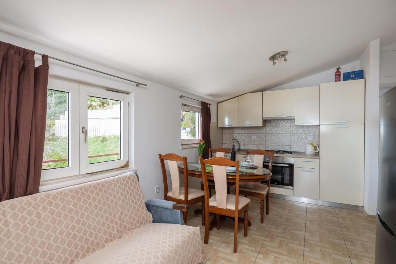 Adriatic Beach Suites Омиш Экстерьер фото