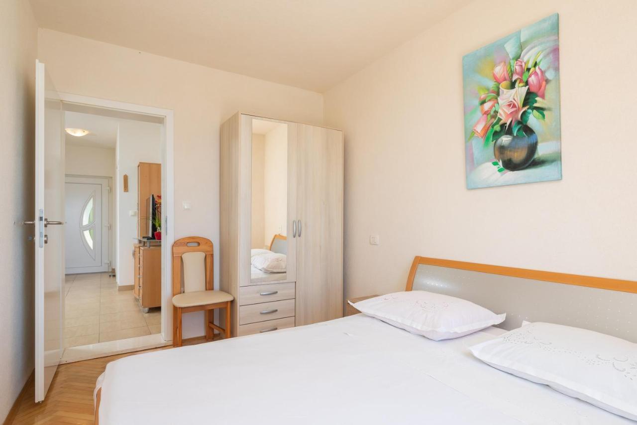 Adriatic Beach Suites Омиш Экстерьер фото