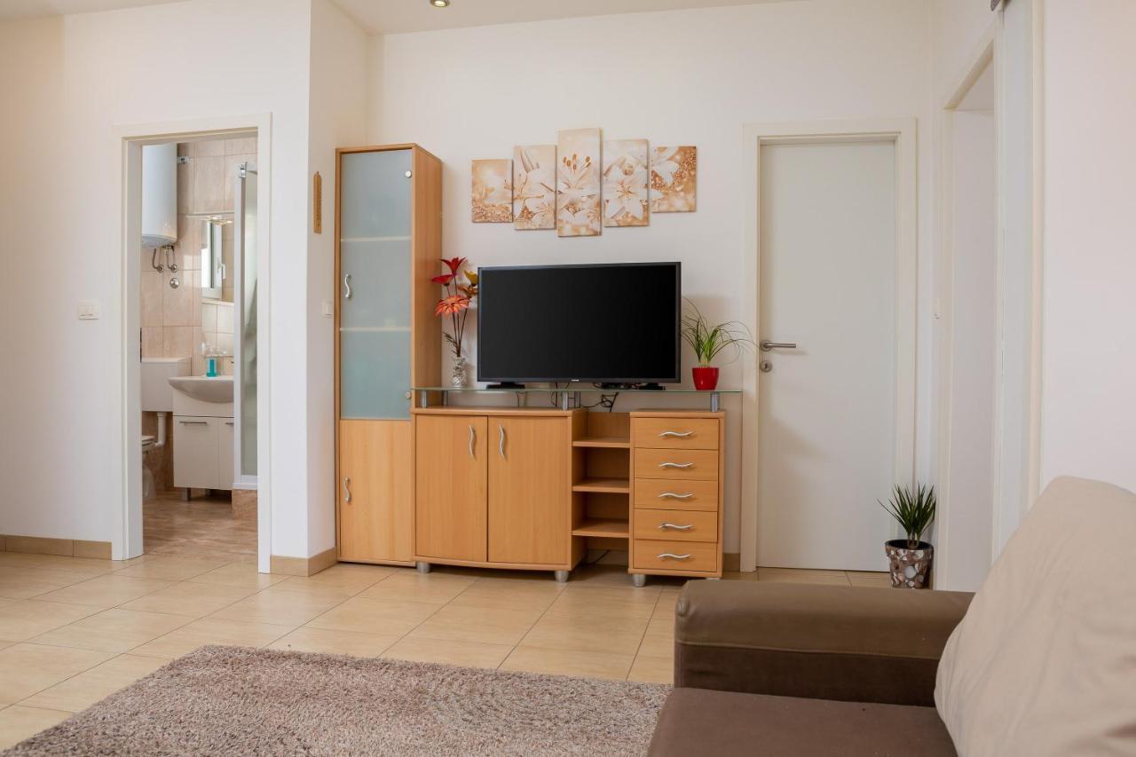 Adriatic Beach Suites Омиш Экстерьер фото