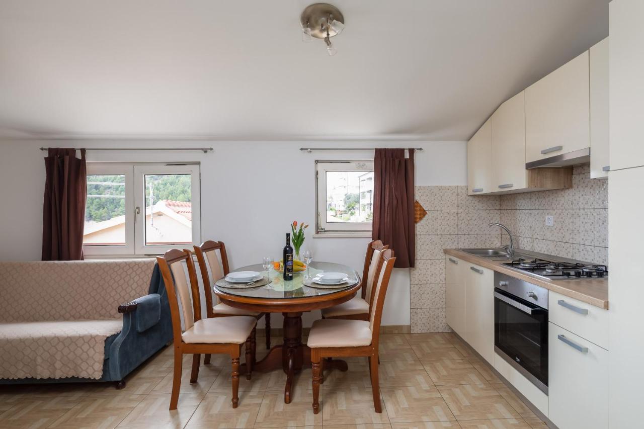 Adriatic Beach Suites Омиш Экстерьер фото
