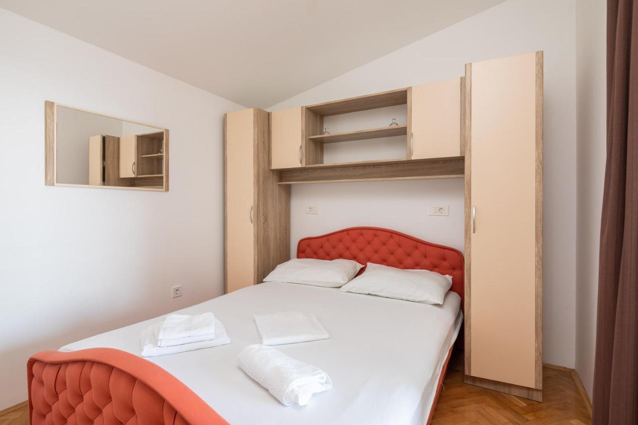 Adriatic Beach Suites Омиш Экстерьер фото