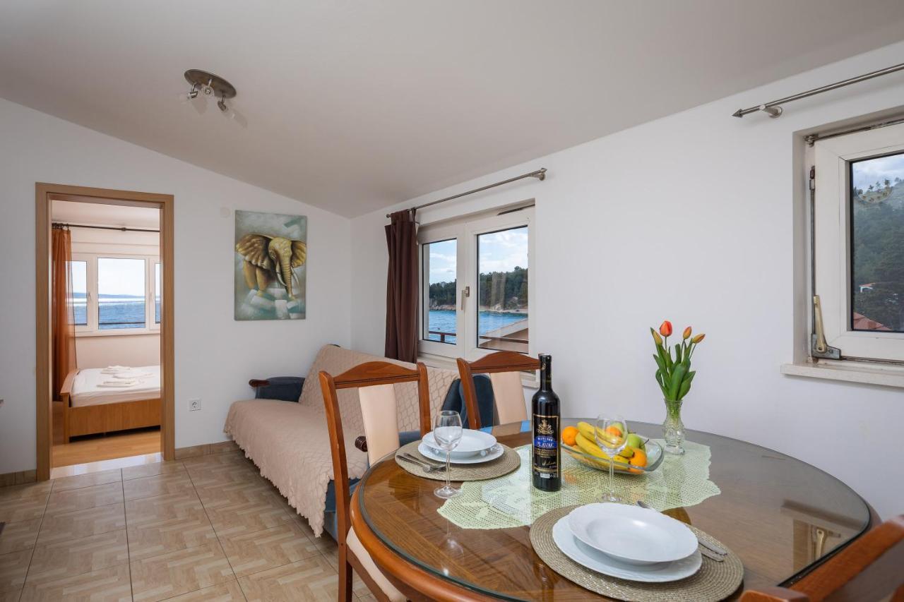Adriatic Beach Suites Омиш Экстерьер фото