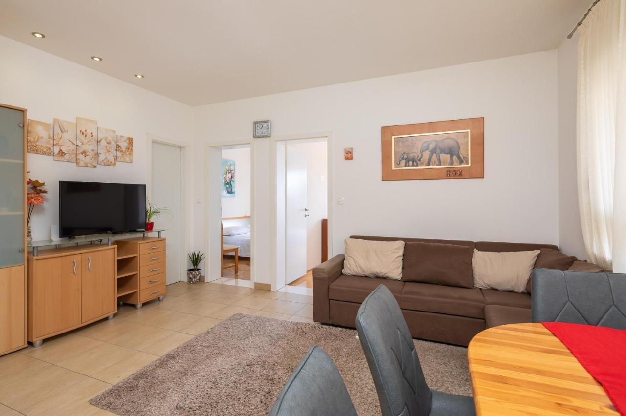 Adriatic Beach Suites Омиш Экстерьер фото