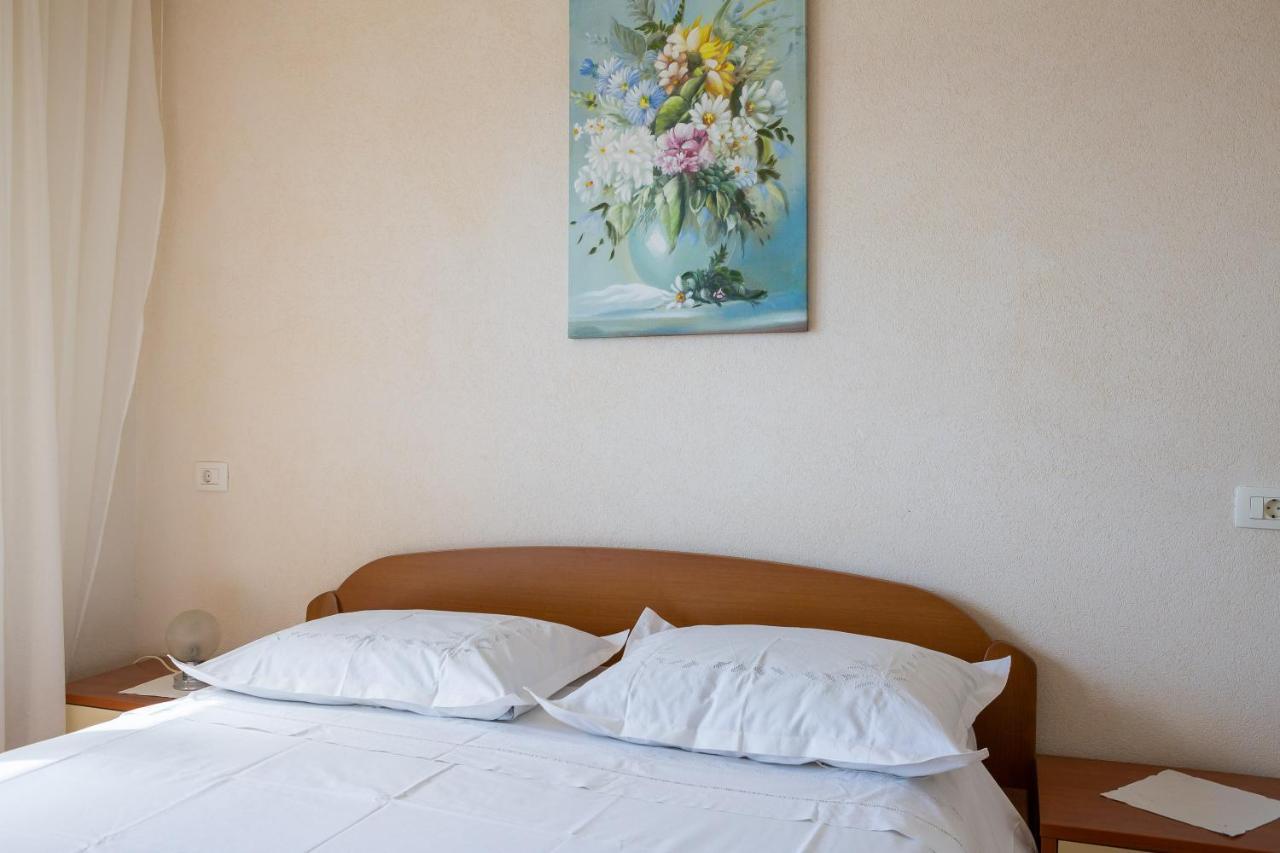 Adriatic Beach Suites Омиш Экстерьер фото